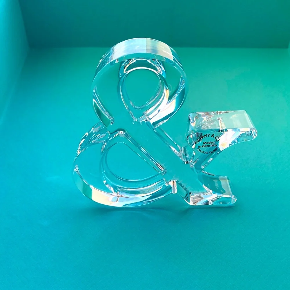 Ampersand‎ paper weight